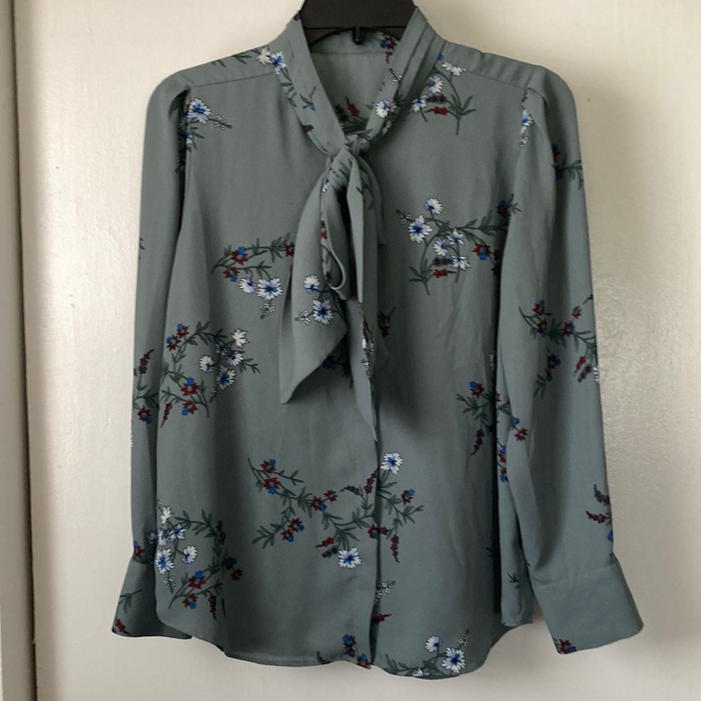 Ann Taylor Petite Classic Gray Long-sleeve  Blouse with Bow Tie